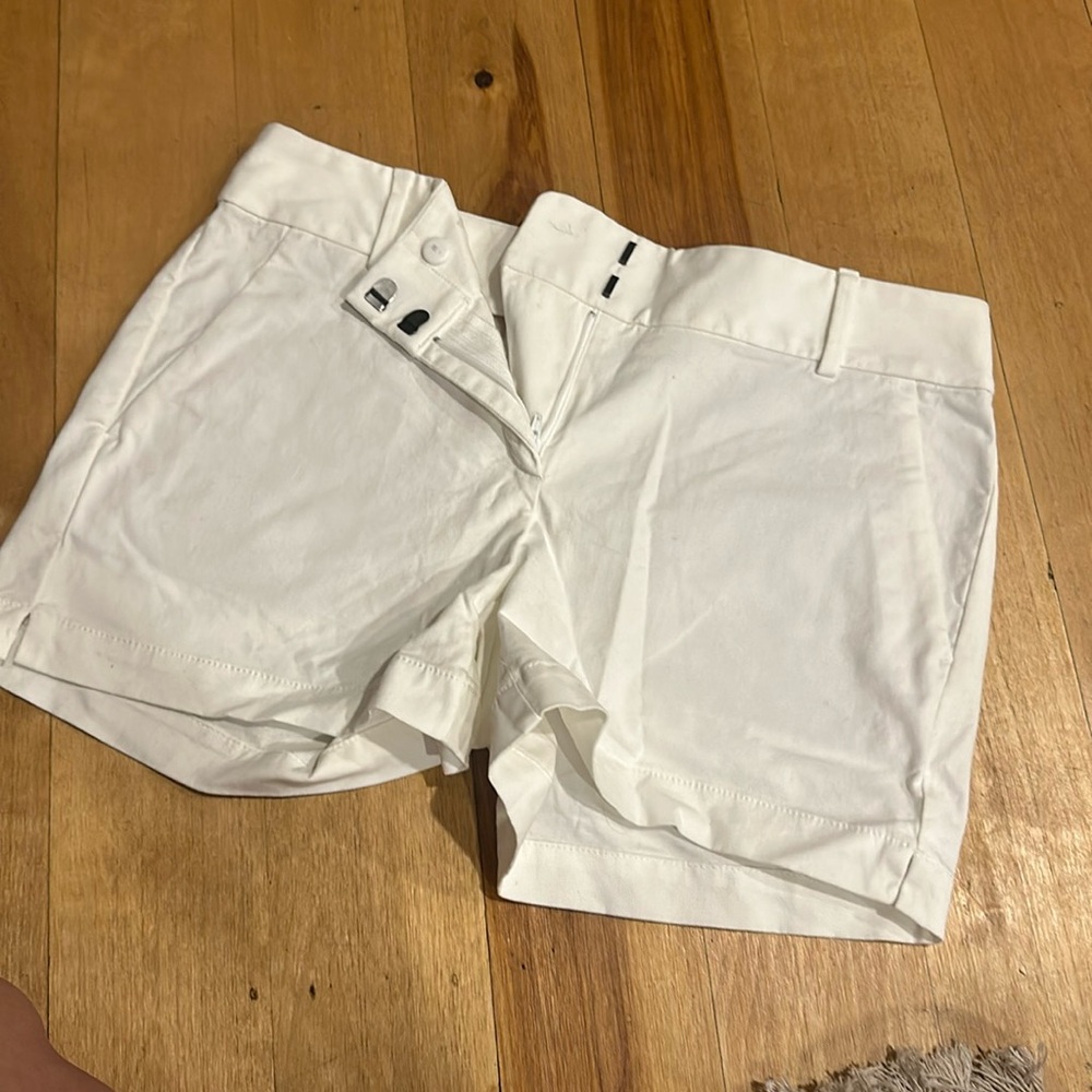 Ann Taylor loft size 4, riviera shorts with pockets